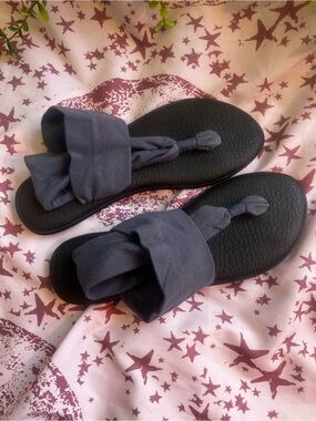 Sanuk Black Sandal with Blueish Grey Fabric Tie
